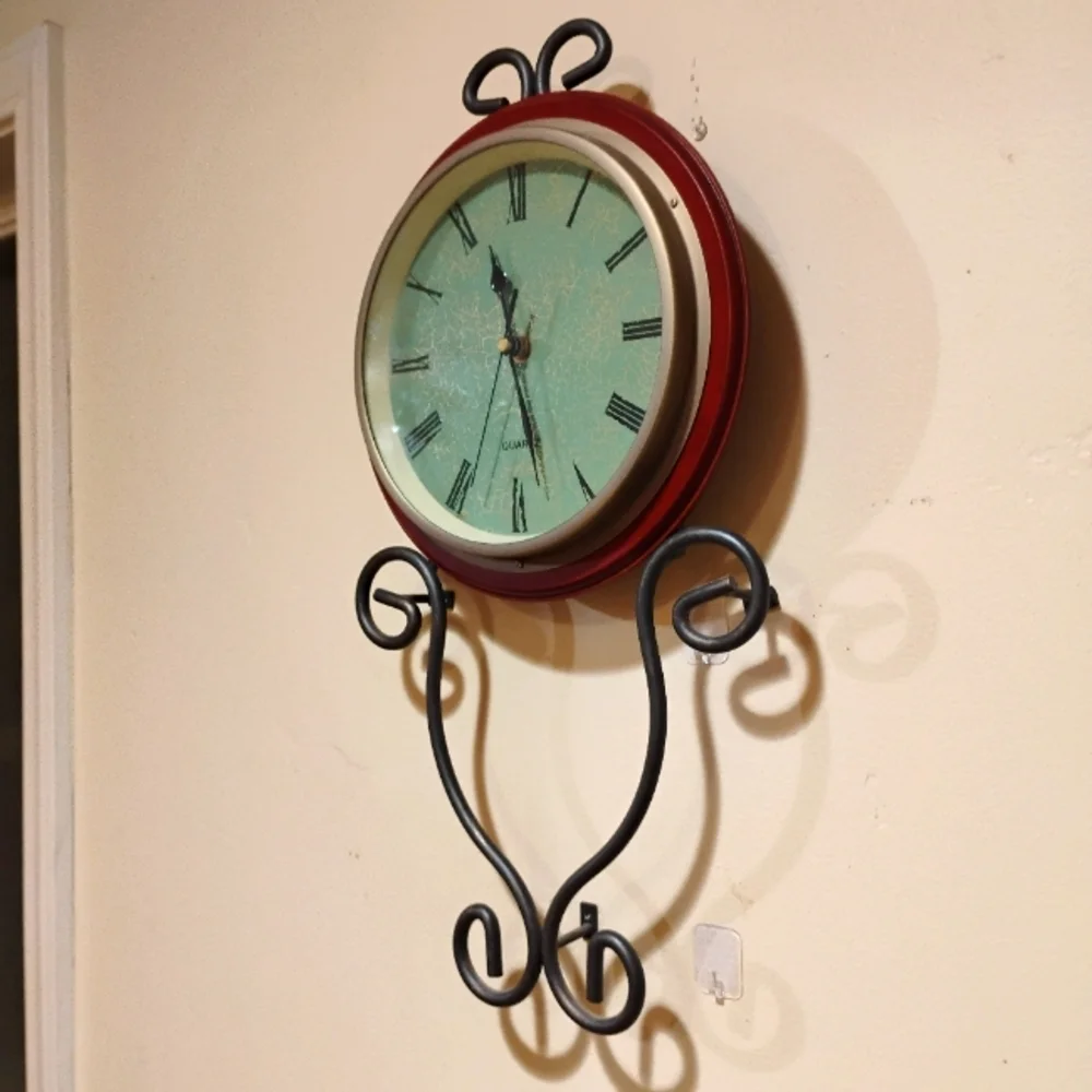 Vintage Quartz Wall Clock. Gorgeous! Works, And Looks Perfect! 10.5